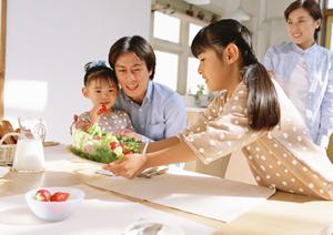 高知店のエクセルコ ダイヤモンドで特別な婚約指輪と結婚指輪を見つける