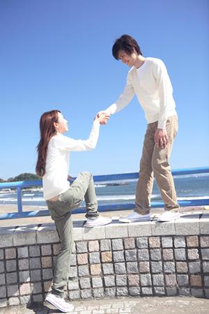 鑑定士が丁寧に査定を行う婚約指輪買取